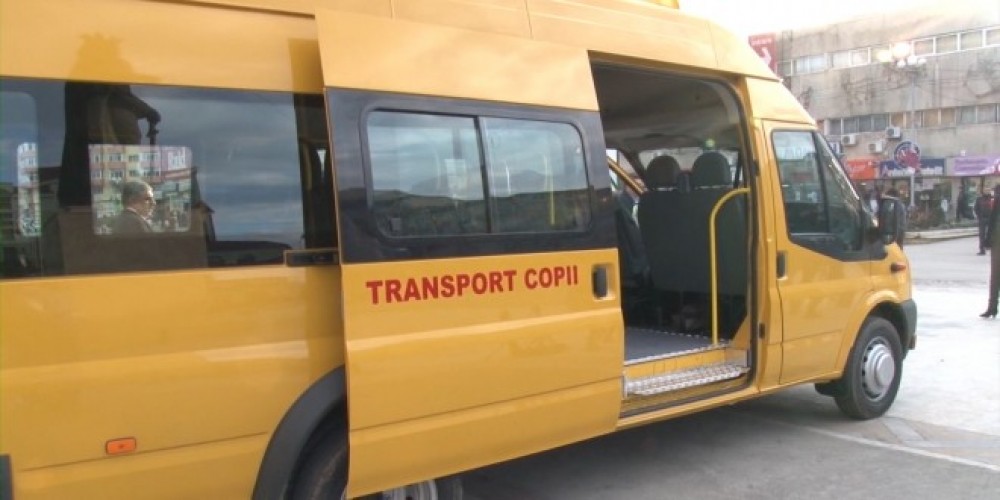 Copiii care vor merge la o altă școală decât cea din localitatea de domiciliu vor fi asigurați cu transport gratuit